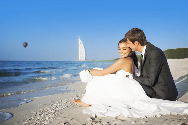 Apenas casado. Casal bonito . — Fotografia de Stock