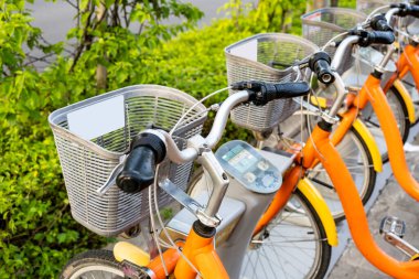 Modern şehirlerde akıllı ortak bisikletler. Modern şehirlerde akıllı devlet bisikleti..