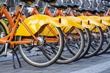 Modern şehirlerde akıllı ortak bisikletler. Modern şehirlerde akıllı devlet bisikleti..