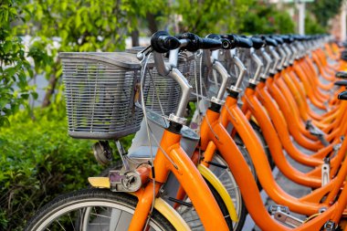 Modern şehirlerde akıllı ortak bisikletler. Modern şehirlerde akıllı devlet bisikleti..