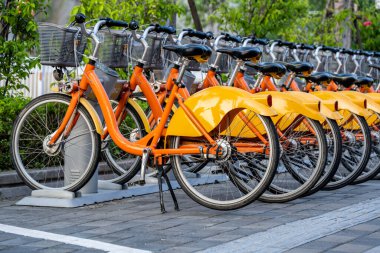 Modern şehirlerde akıllı ortak bisikletler. Modern şehirlerde akıllı devlet bisikleti..