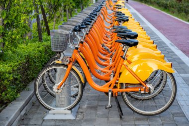 Modern şehirlerde akıllı ortak bisikletler. Modern şehirlerde akıllı devlet bisikleti..