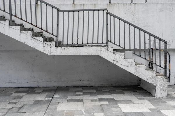 Una Vieja Escalera Con Barandillas Hierro —  Fotos de Stock