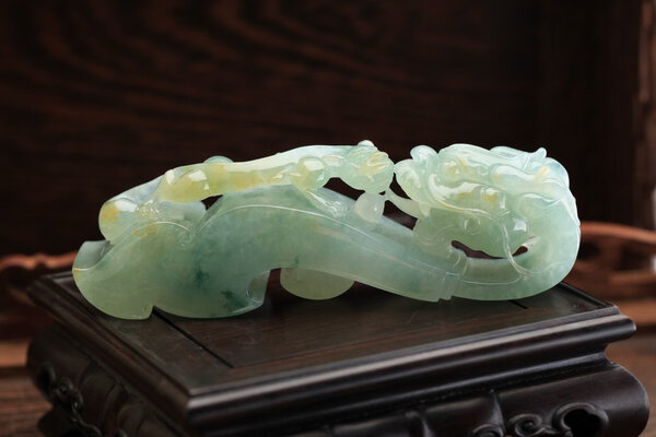 Нефритовые украшения с китайскими характеристиками
