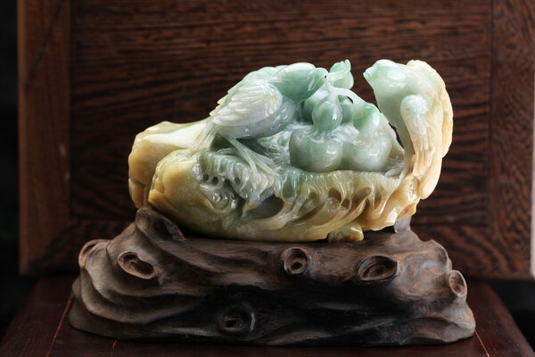 Нефритовые украшения с китайскими характеристиками
