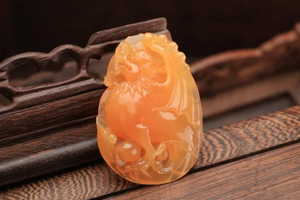 Pendentif Jade avec des caractéristiques chinoises — Photo