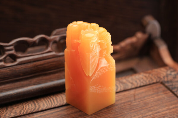 Нефритовые украшения с китайскими характеристиками
