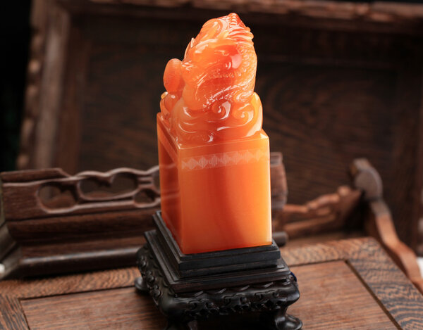 Нефритовые украшения с китайскими характеристиками
