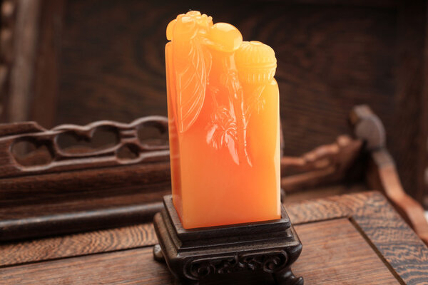 Нефритовые украшения с китайскими характеристиками
