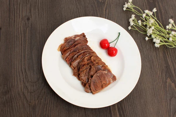 Speziato carne secca su sfondo di legno vintage — Foto Stock