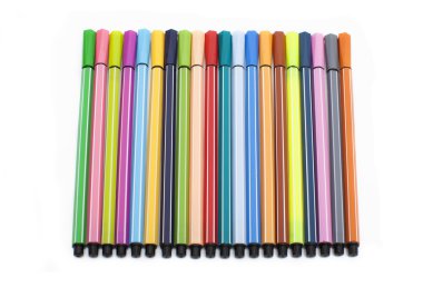 Farklı renkte keçeli kalem seti