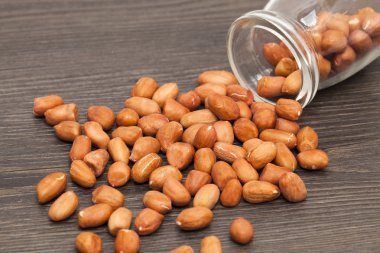 Fıstık ahşap renk arka plan üzerinde