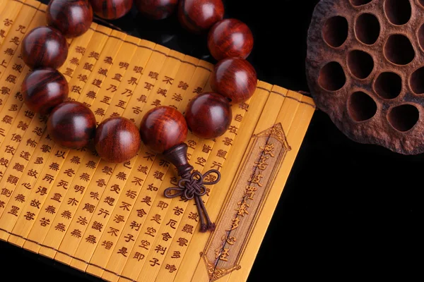 Lobular red sandalwood prayer beads bracelets — Stock Photo, Image