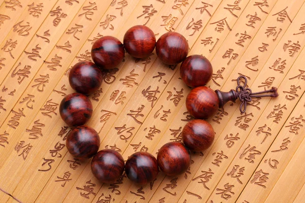 Perles de prière en bois de santal rouge lobulaire bracelets — Photo