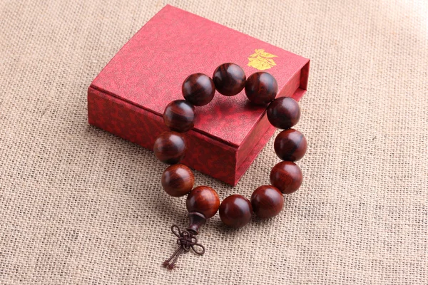 Perles de prière en bois de santal rouge lobulaire bracelets — Photo