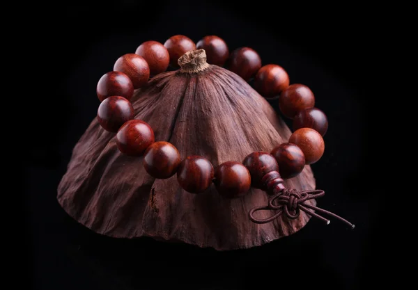 Perles de prière en bois de santal rouge lobulaire bracelets — Photo