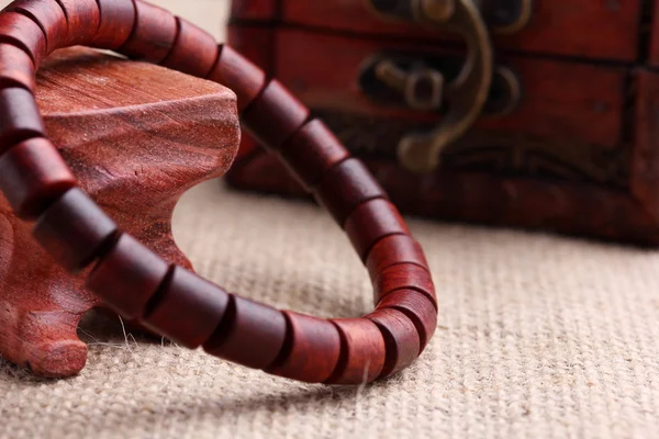 Perles de prière en bois de santal rouge lobulaire bracelets — Photo