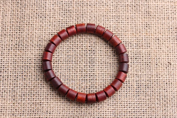 Perles de prière en bois de santal rouge lobulaire bracelets — Photo