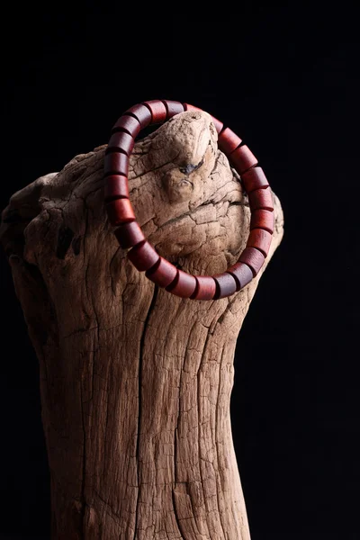 Lobular rojo sándalo plegaria pulseras de perlas —  Fotos de Stock
