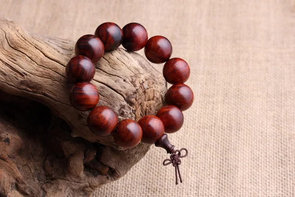 Lobulair rood sandelhout gebed kralen armbanden — Stockfoto