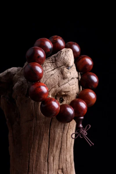 Perles de prière en bois de santal rouge lobulaire bracelets — Photo