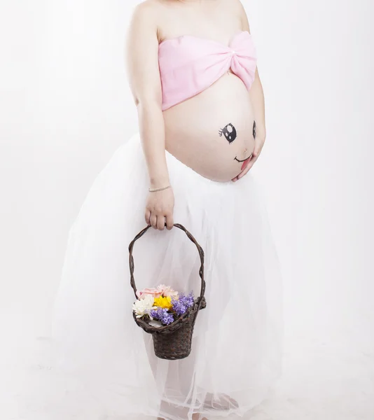 Uma mãe grávida em fundo branco — Fotografia de Stock