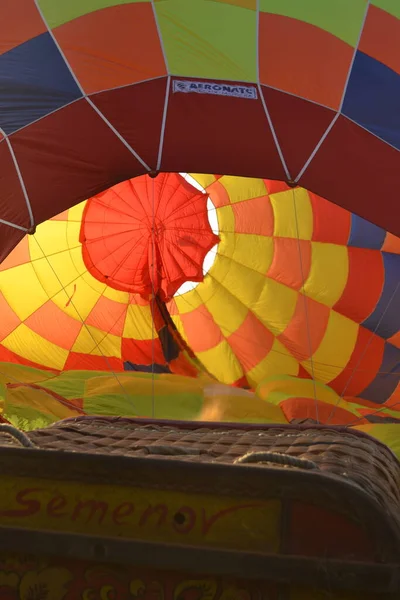 Ateşin yardımıyla balonları şişir