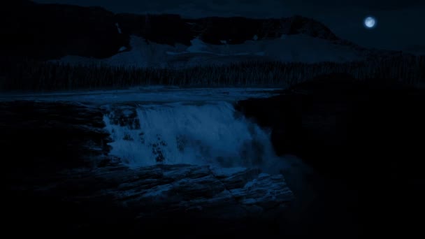 Riesiger Wasserfall in den Bergen bei Nacht — Stockvideo