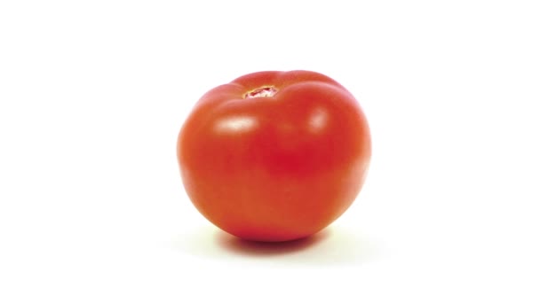 Tomate único girando en blanco — Vídeos de Stock