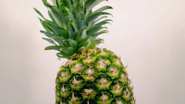 Ananas arka plan üzerinde döndürme