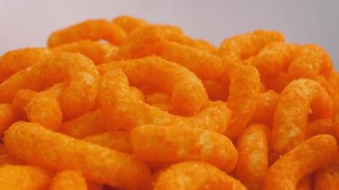 Peynir Puffs dönen kase