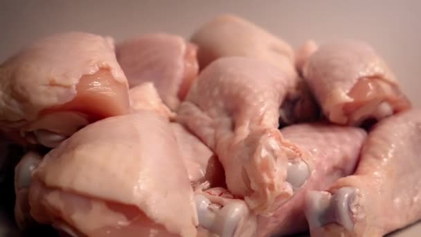 Pernas de frango cru não cozidas — Vídeo de Stock