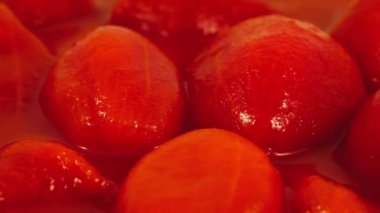 Büyük erik domates