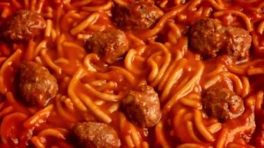 Spagetti ve et topları
