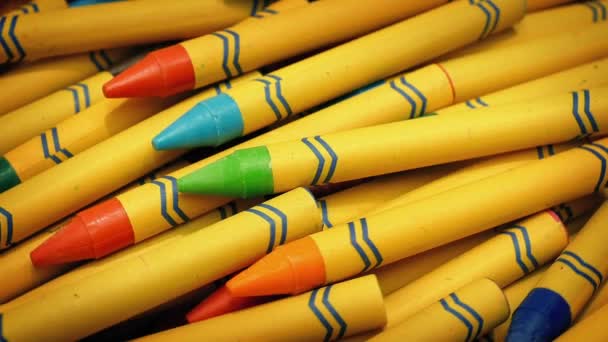 Lápis de cera colorido — Vídeo de Stock