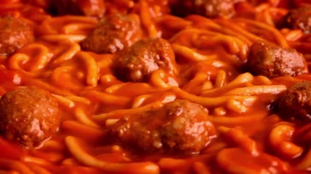 Vleesballen en spaghetti — Stockvideo