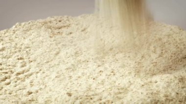  Un yığınına döktü