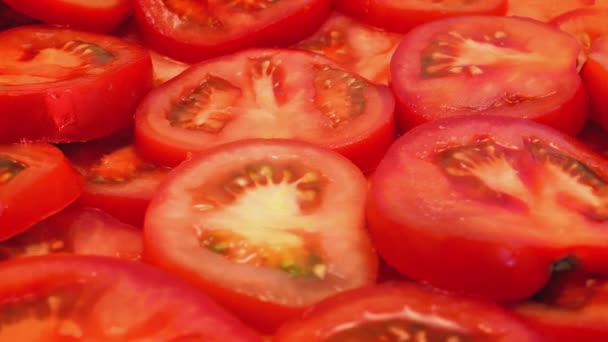 Corte fatias de tomate — Vídeo de Stock