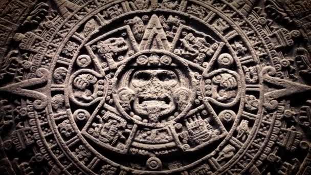 Mayan Stone Seal avec de la poussière flottant autour — Video