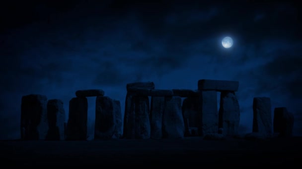 Stonehenge en la noche con luna llena — Vídeo de stock