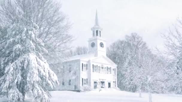 Cena de igreja em queda de neve — Vídeo de Stock