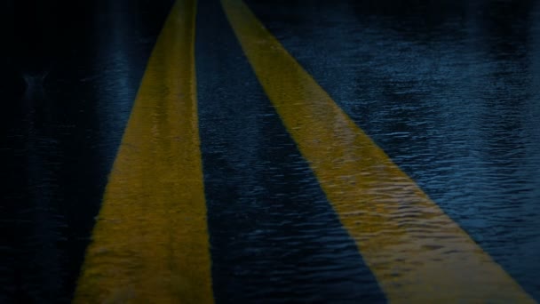 Straßenlinien Regen Gefährliche Bedingungen — Stockvideo