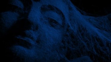 Gece Örümcek Ağı Altında Buda Heykeli
