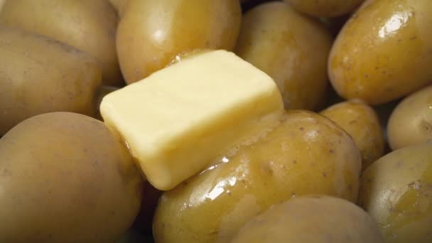 Smör Smälter Varma Potatis Matlagning Restaurang — Stockvideo