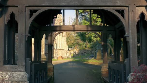 Kyrkan Entré Old Wooden Archway Kvällen — Stockvideo