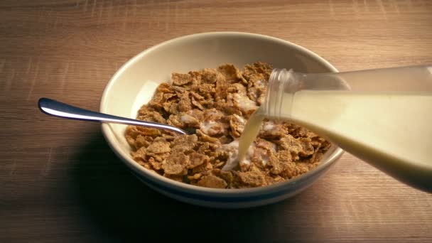 Milk Pours Cereal Breakfast — Stok Video