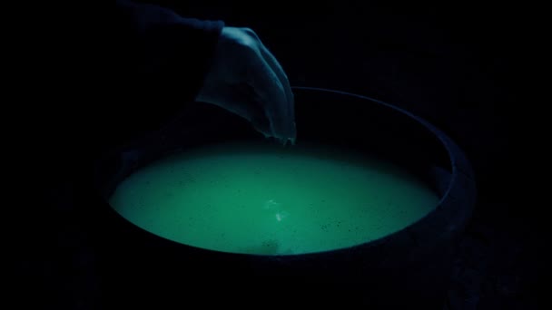Witch Making Bubbling Brew Cauldron — Stock Video