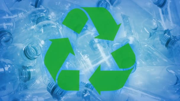 Recyklovat Symbol Hromadou Plastových Lahví Rostlině — Stock video