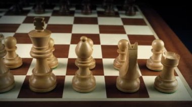 Huysuz Işıklandırma Satranç Tahtası İzleme Çekimi