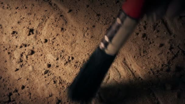 古十字基督教在沙土下启示的符号 — 图库视频影像